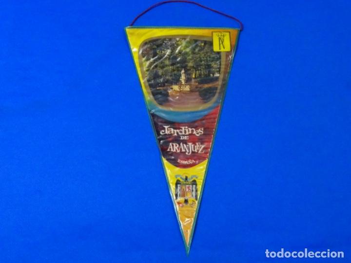 Collection pennants: ANTIGUO BANDER&Iacute;N JARDINES DE ARANJUEZ.