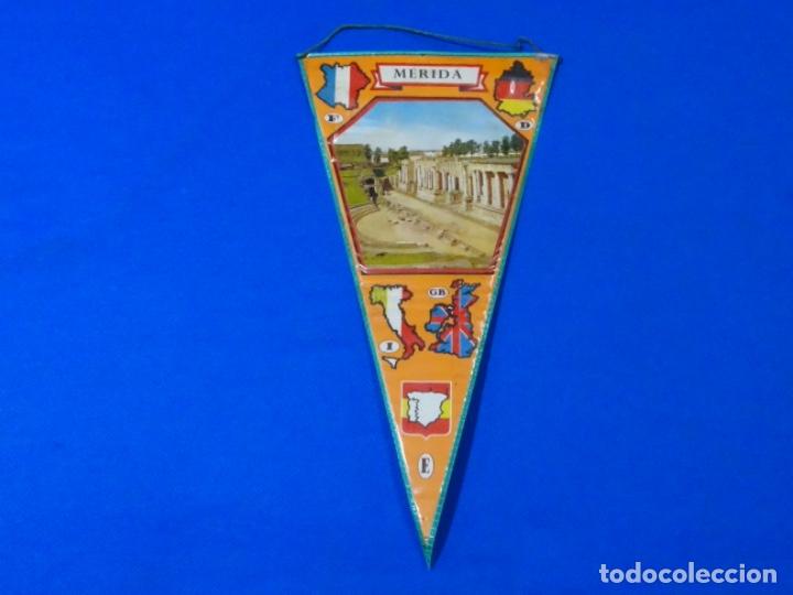 Collection pennants: ANTIGUO BANDER&Iacute;N MERIDA.