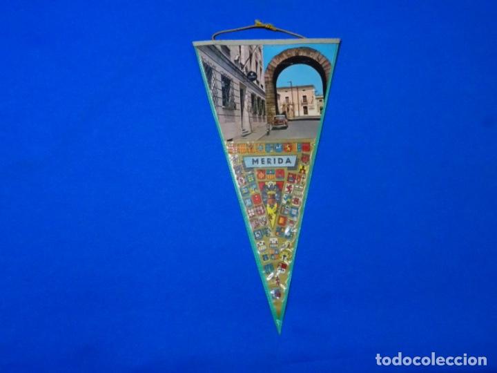 Collection pennants: ANTIGUO BANDER&Iacute;N MERIDA.