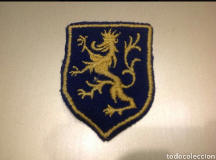Banderines de colecci&oacute;n: ESCUDO LE&Oacute;N (BORDADO)