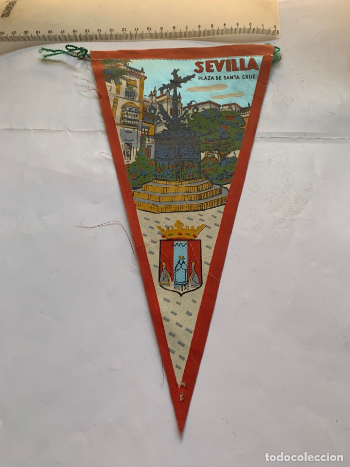 Fanions de collection: BANDER&Iacute;N. SEVILLA. PLAZA DE SANTA CRUZ. SERIGRAF&Iacute;A.