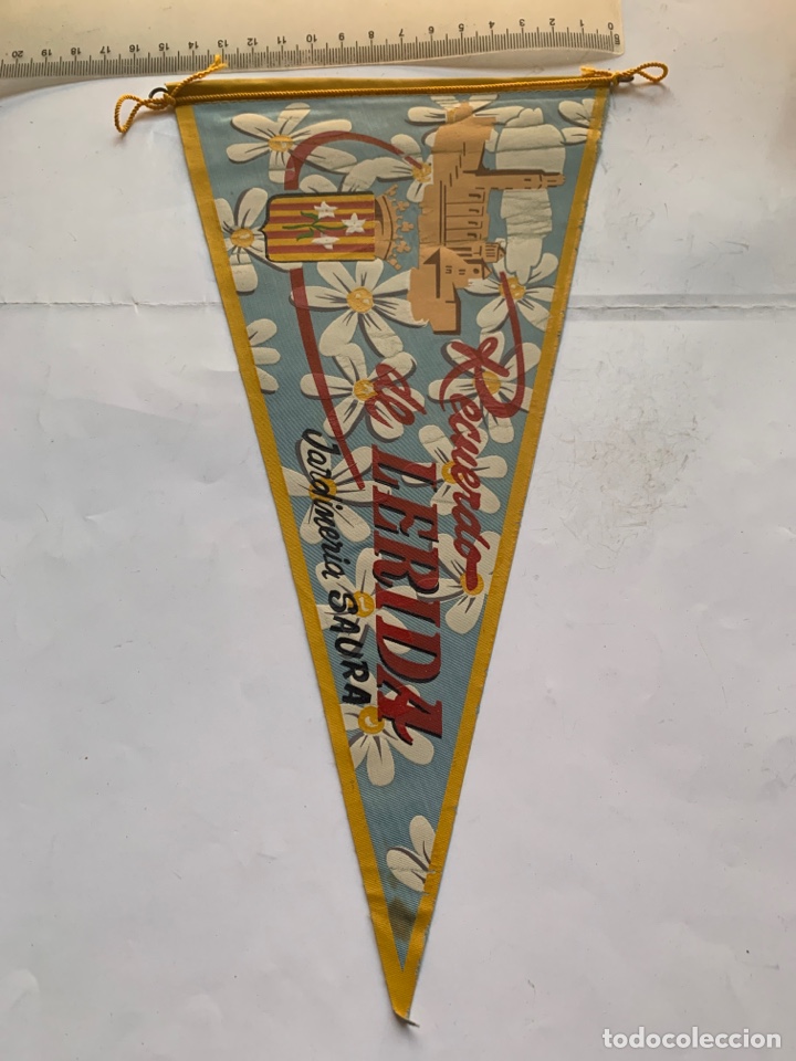 Fanions de collection: BANDER&Iacute;N. RECUERDO DE L&Eacute;RIDA. JARDINER&Iacute;A SAURA. IRUPE. MADRID.