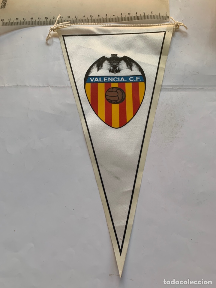 Sammlung von Wimpeln: BANDER&Iacute;N. VALENCIA. C. F.