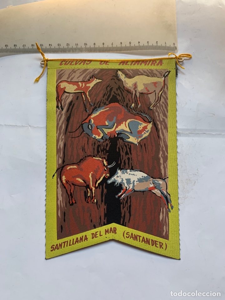 Fanions de collection: BANDER&Iacute;N. CUEVAS DE ALTAMIRA. SANTILLANA DEL MAR. SANTANDER. IRUPE. PUBLICIDAD.
