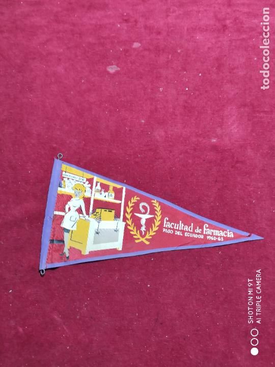 Sammlung von Wimpeln: BANDERIN FACULTAD DE FARMACIA PASO DEL ECUADOR 1962 63 27 CM