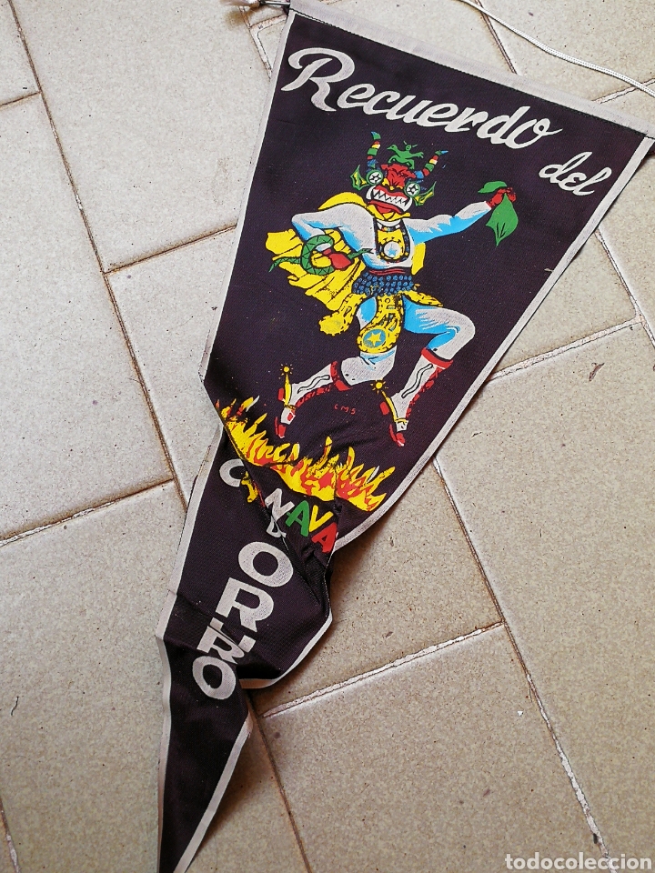 Galhardetes de cole&ccedil;&atilde;o: BANDER&Iacute;N RECUERDO DEL CARNAVAL DE ORURO (BOLIVIA), EN TELA, A&Ntilde;OS 60-70's. 40CM.