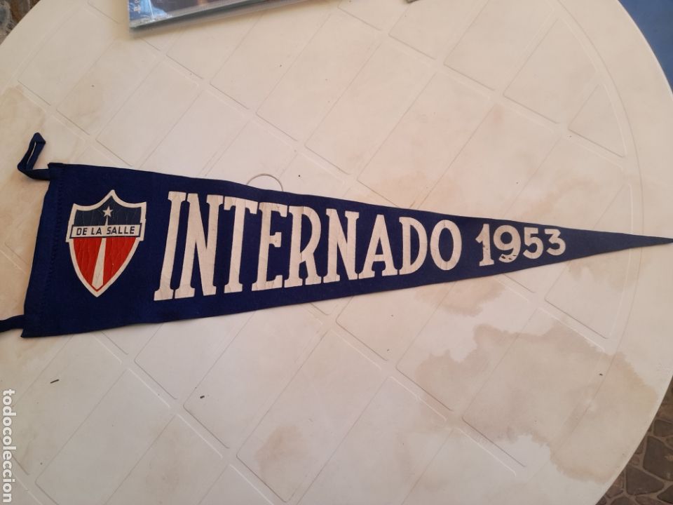 Sammlung von Wimpeln: Antiguo banderin de fieltro De La Salle, 66cm de altura