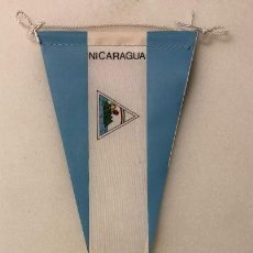 Banderines de colección: BANDERÍN CON LA BANDERA DE NICARAGUA - AÑOS 60. Lote 355965810