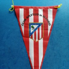 Banderines de colección: ANTIGUO BANDERIN CLUB ATLÉTICO DE MADRID. 26CM.. Lote 365945471