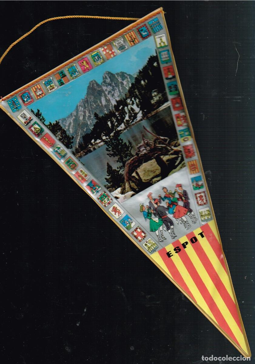 Fanions de collection: 60&acute;s ca. BANDER&Iacute;N PLASTIFICADO: ESPOT (LLEIDA) SARDANA ESCUDOS ALGUNAS PROVINCIAS ESPA&Ntilde;OLAS