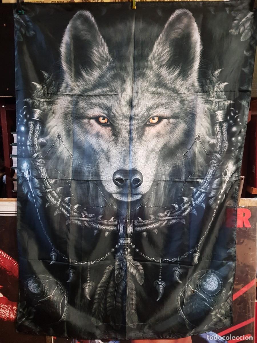 Collection pennants: BANDERA LOBO (MEDIANO) (OJOS DE FUEGO) 75CMX108CM