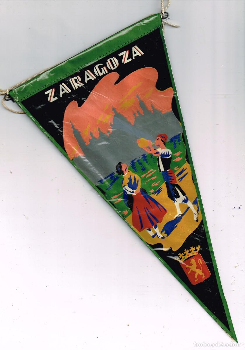 Collection pennants: 60&acute;s ca. BANDER&Iacute;N TELA/SERIGRAF&Iacute;A ZARAGOZA ESCUDO PAREJA MA&Ntilde;ICOS, EL BEBIENDO DE LA BOTA