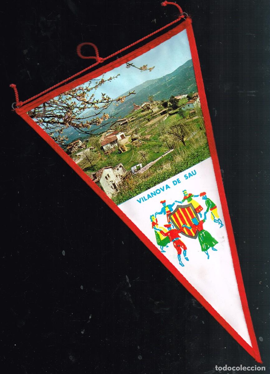Galhardetes de cole&ccedil;&atilde;o: 60&acute;s ca. BANDER&Iacute;N PL&Aacute;STICO/SERIGRAF&Iacute;A: VILANOVA DE SAU FOTO PUEBLO SARDANA Y ESCUDO CATALUNYA
