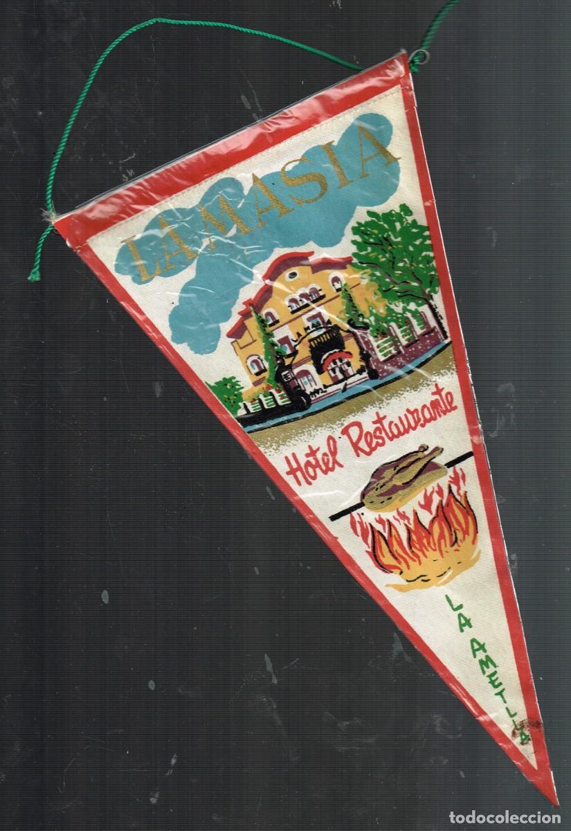 Fanions de collection: 60&acute;s ca. BANDER&Iacute;N TELA/SERIGRAF&Iacute;A: LA AMETLLA BARCELONA LA MASIA HOTEL RESTAURANTE