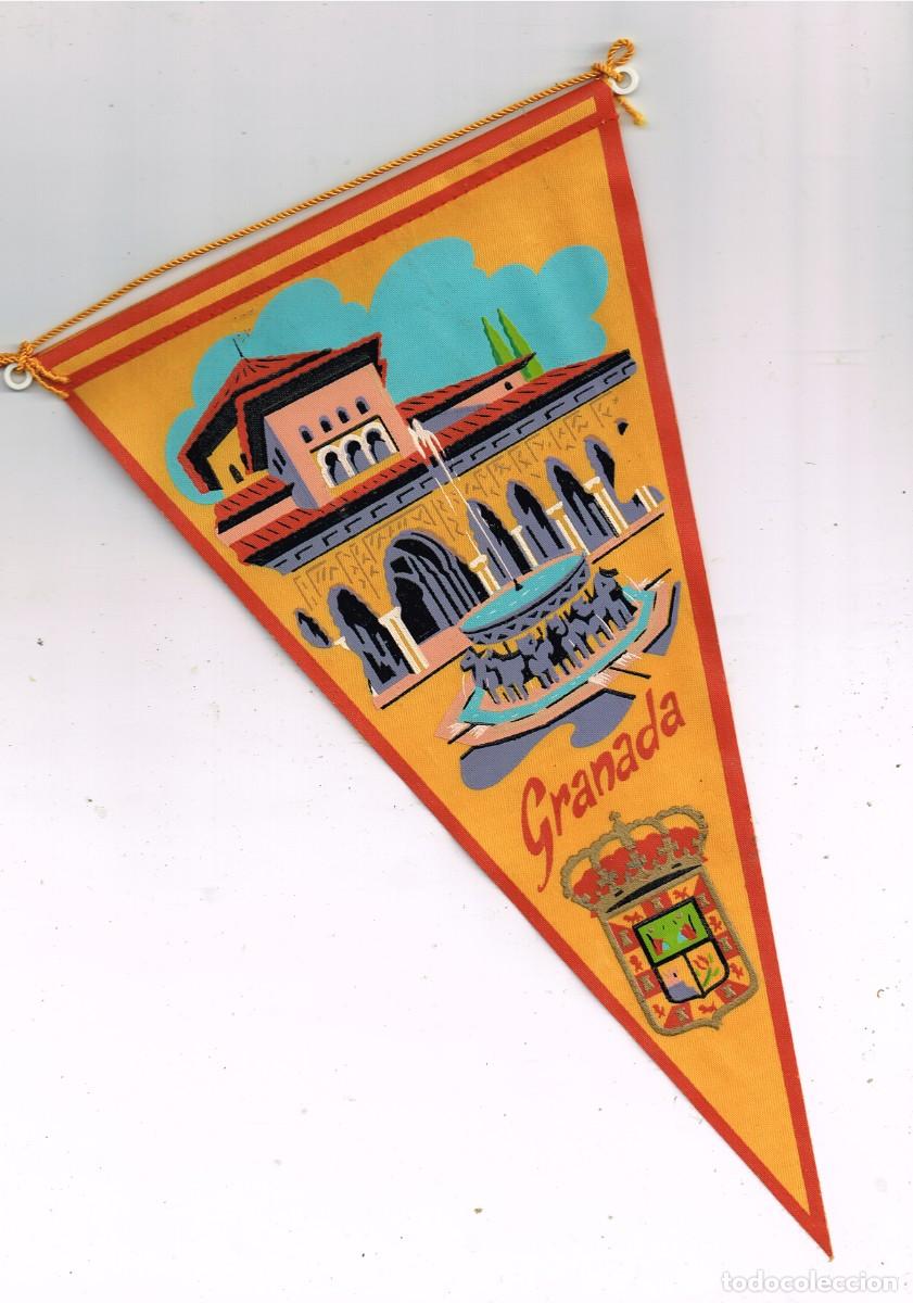 Fanions de collection: 60&acute;s ca. BANDER&Iacute;N TELA/SERIGRAF&Iacute;A: GRANADA BANDERA ESPA&Ntilde;A PALACIO Y FUENTE DE LOS LEONES, ESCUDO