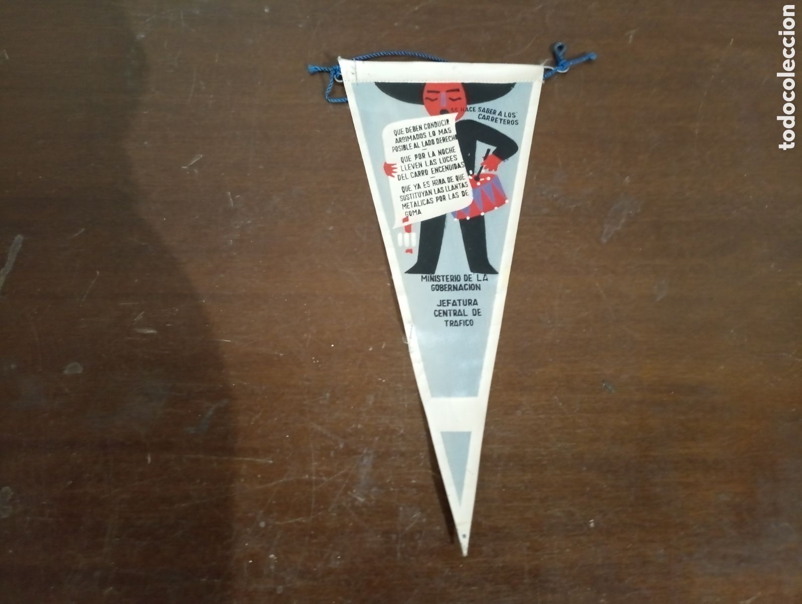 Fanions de collection: Bander&iacute;n tela jefatura central de tr&aacute;fico recuerdo 25cm