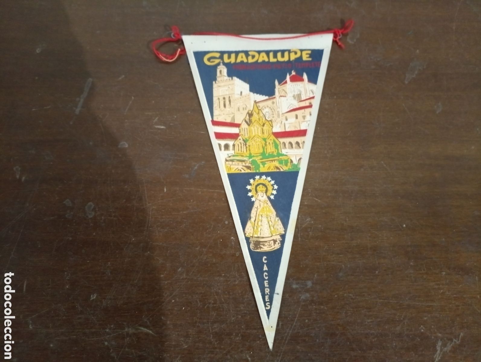 Fanions de collection: Bander&iacute;n tela monasterio Guadalupe recuerdo 25cm