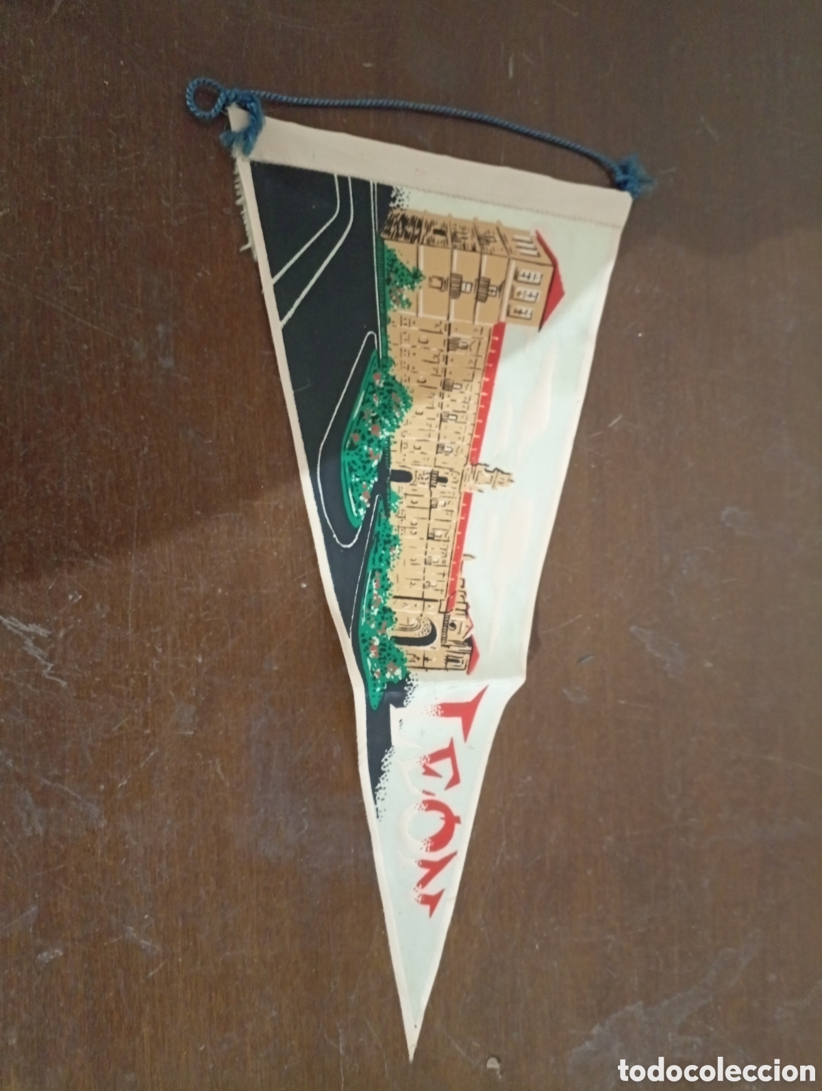 Fanions de collection: Bander&iacute;n tela ciudad de leon recuerdo