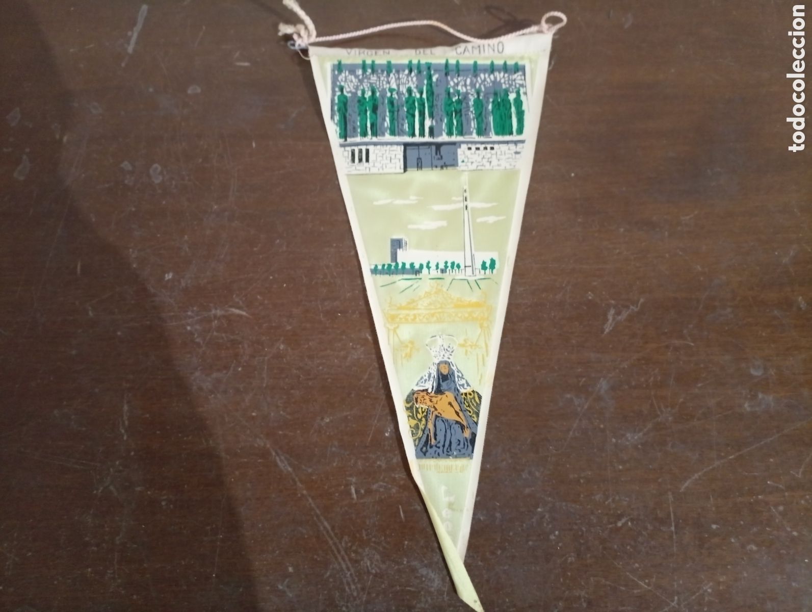 Fanions de collection: Bander&iacute;n tela virgen del camino leon recuerdo
