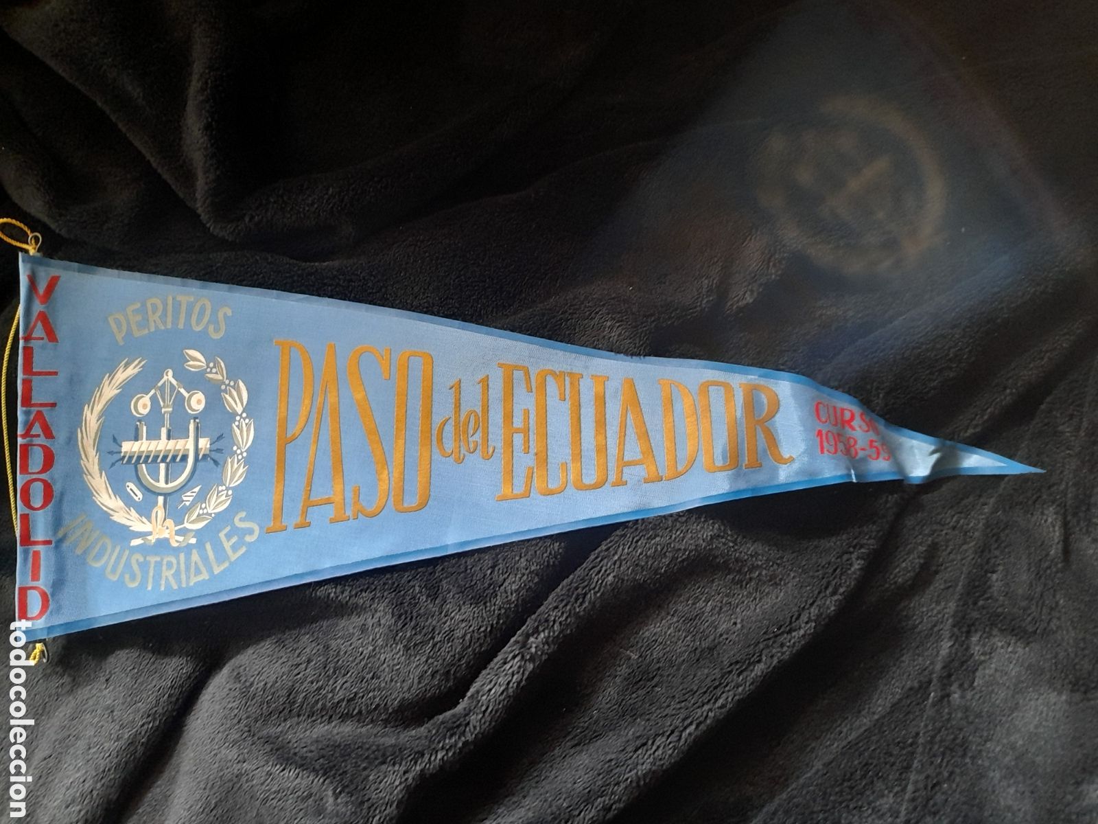 Sammlung von Wimpeln: Antiguo banderin, Valladolid, Peritos Industriales, curso 1958-59, mide 42 cm de altura