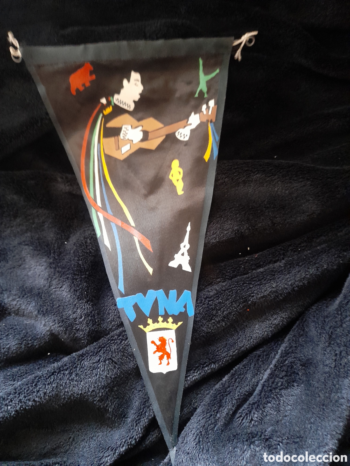 Sammlung von Wimpeln: Antiguo banderin, Tuna de Le&oacute;n, mide 30 cm de altura