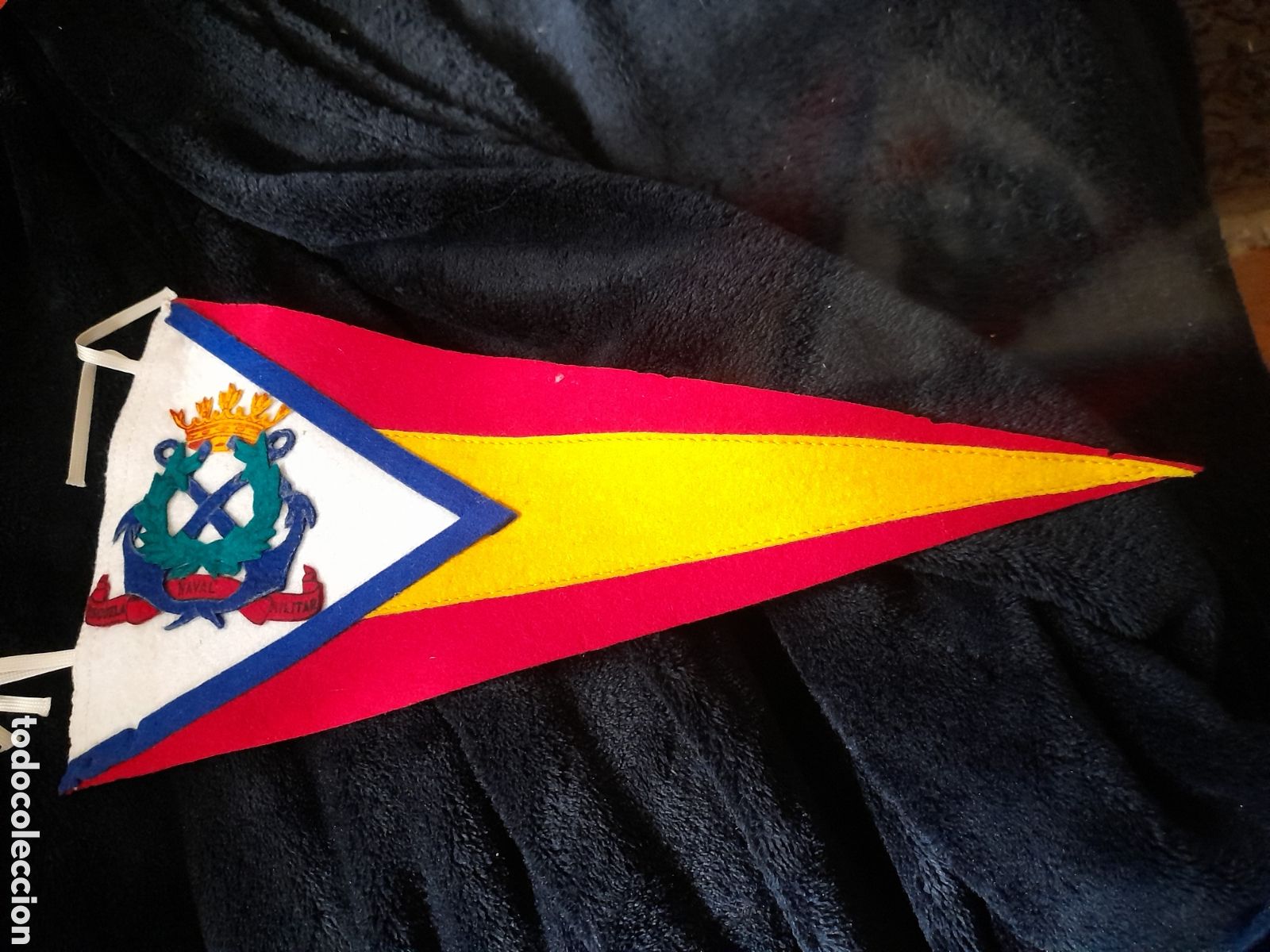 Sammlung von Wimpeln: Antiguo banderin de fieltro, Escuela Naval Militar, mide 30 cm de altura