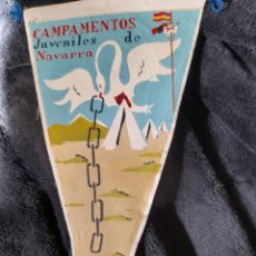 Banderines de colección: ANTIGUO BANDERIN, CAMPAMENTOS JUVENILES DE NAVARRA, DE 1960 MIDE 26,5 CM DE ALTURA