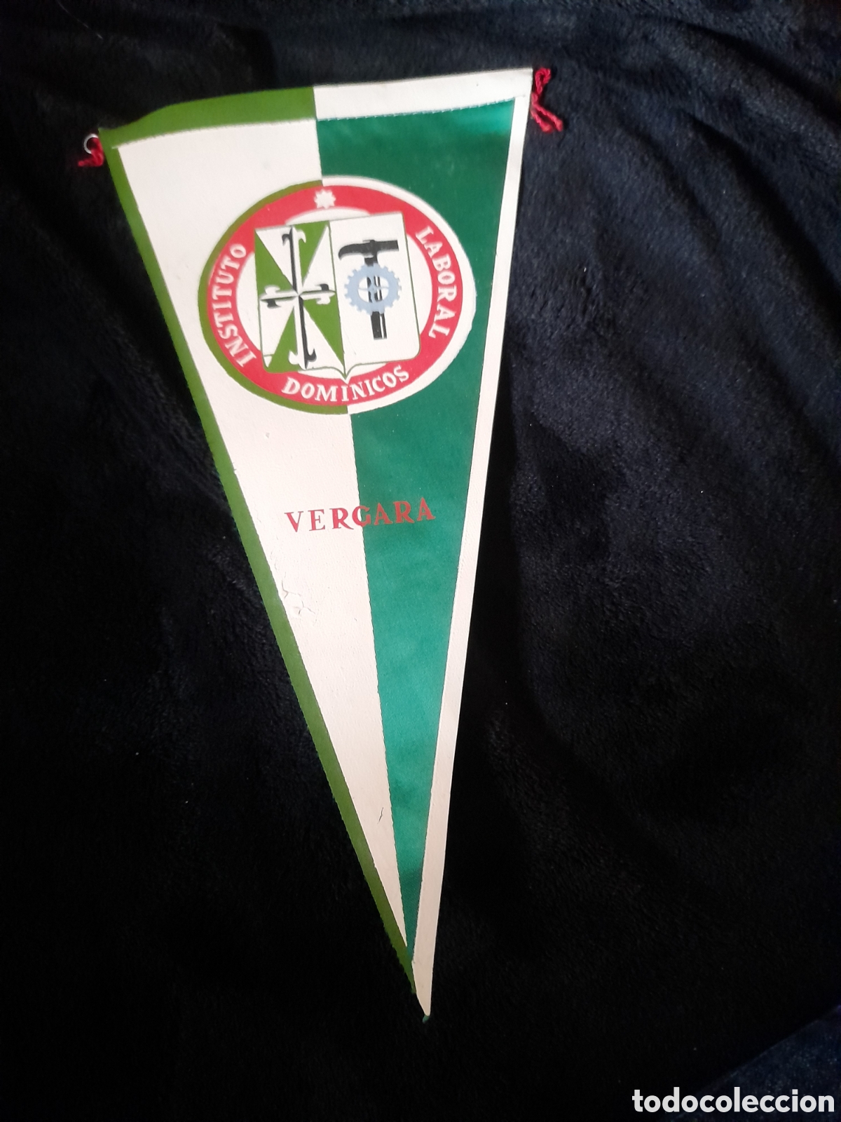 Sammlung von Wimpeln: Antiguo banderin, Instituto Laboral Dominicos, Vergara, mide 26,5 cm de altura