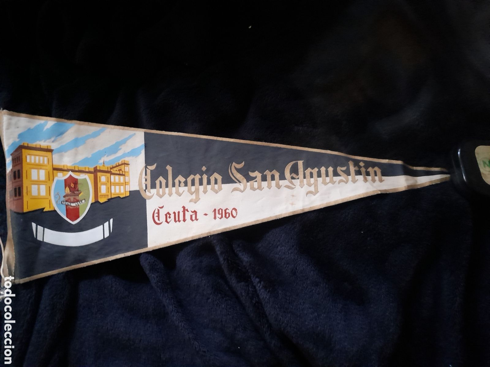 Sammlung von Wimpeln: Antiguo banderin, Colegio San Agust&iacute;n, Ceuta 1960, mide 45 cm de altura