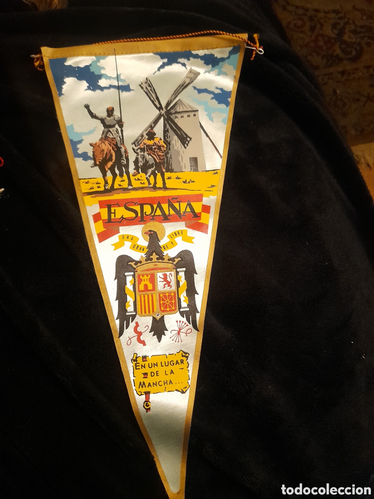 Sammlung von Wimpeln: Antiguo banderin, Espa&ntilde;a, en un lugar de la Mancha, mide 37 cm de altura