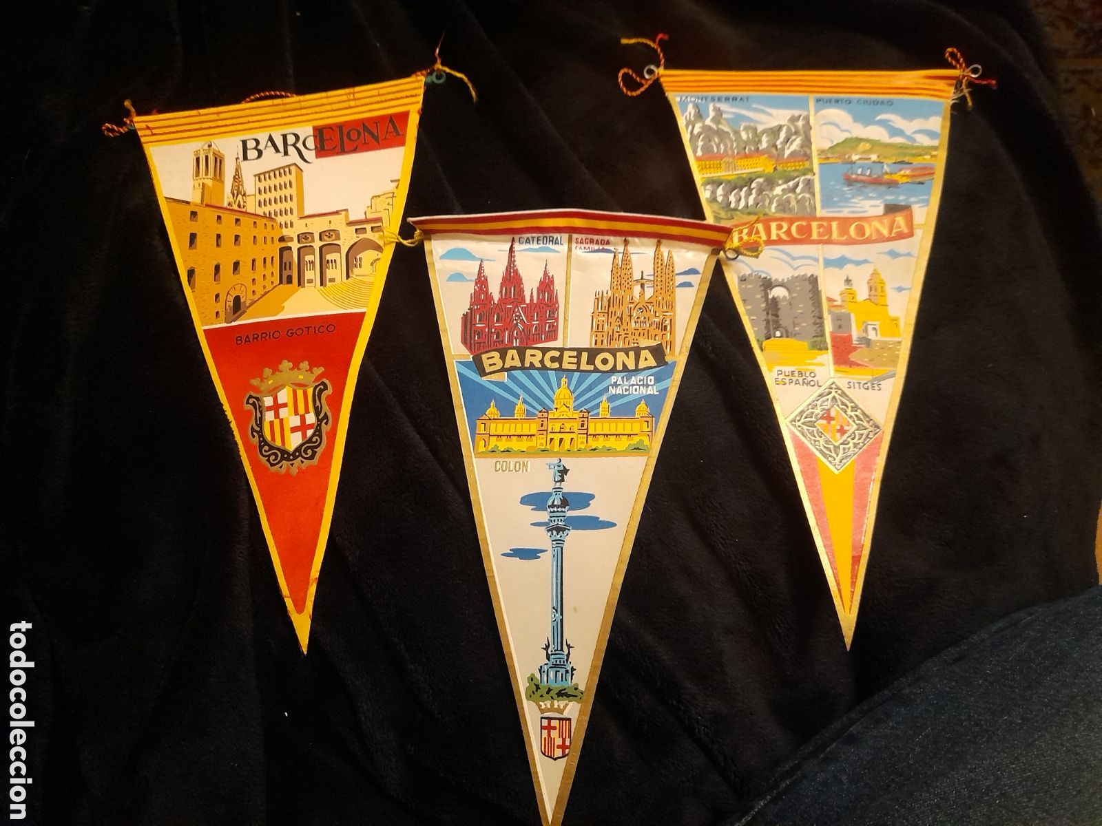 Bandierine di collezione: Tres antiguos banderines de Barcelona, miden 26,5 cm de altura