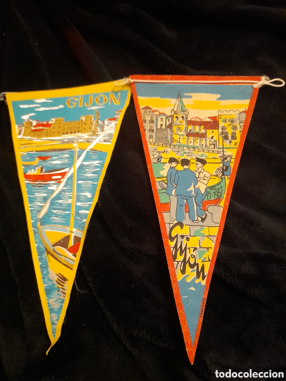 Bandierine di collezione: Dos antiguos banderines de Jijon, 26 cm de altura