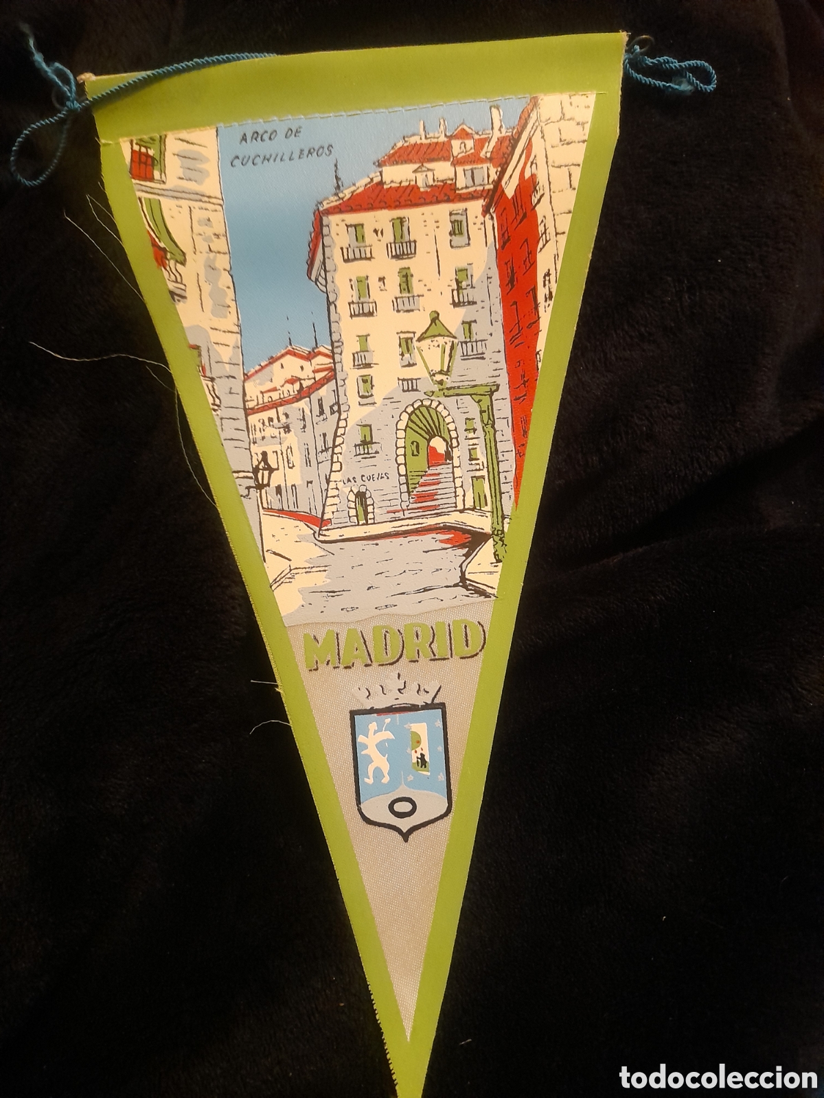 Fanions de collection: Antiguo banderin de Madrid, Arco de Cuchilleros, mide 27 cm de altura