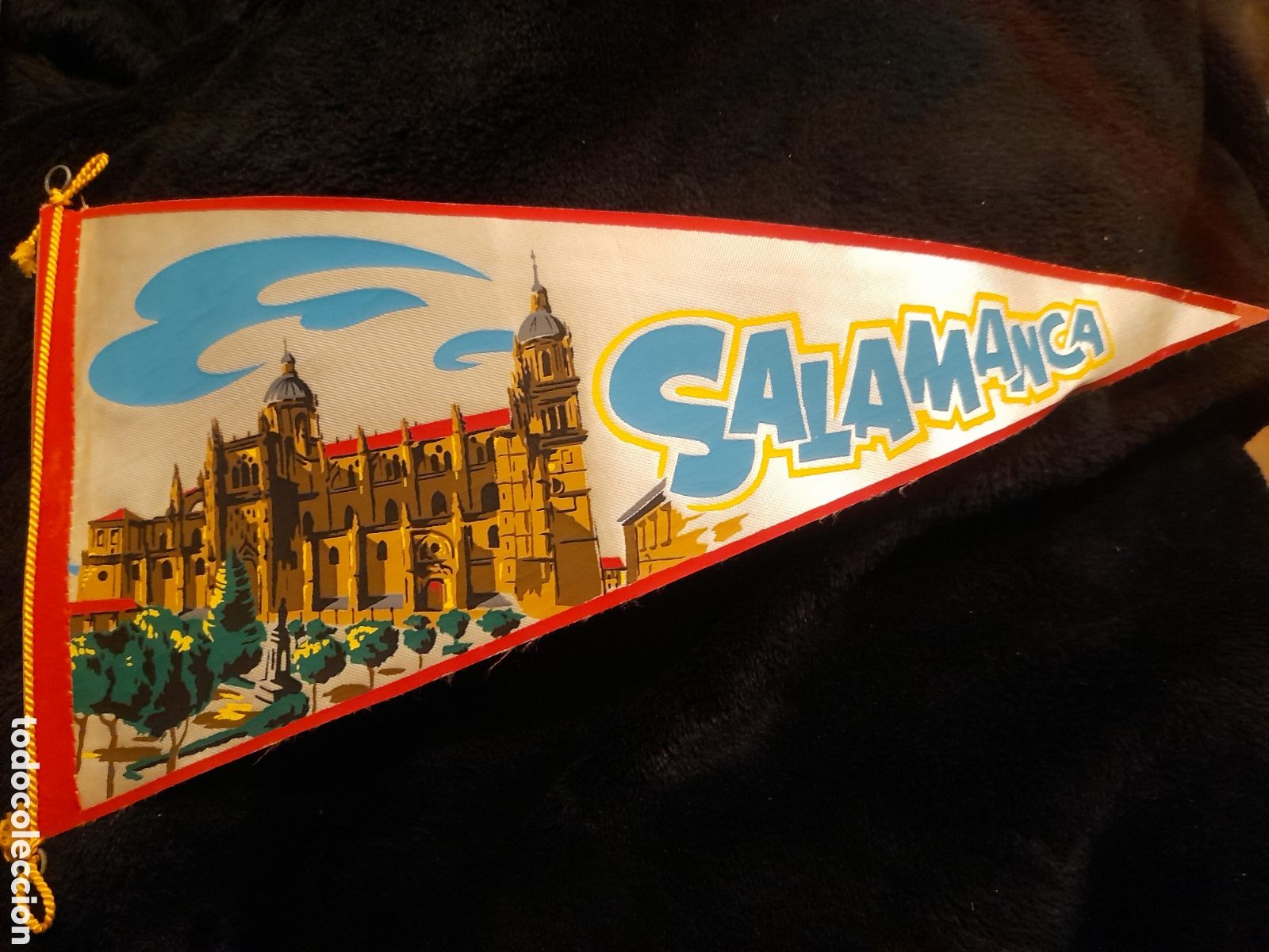 Bandierine di collezione: Antiguo banderin de Salamanca, mide 26,5 cm de altura