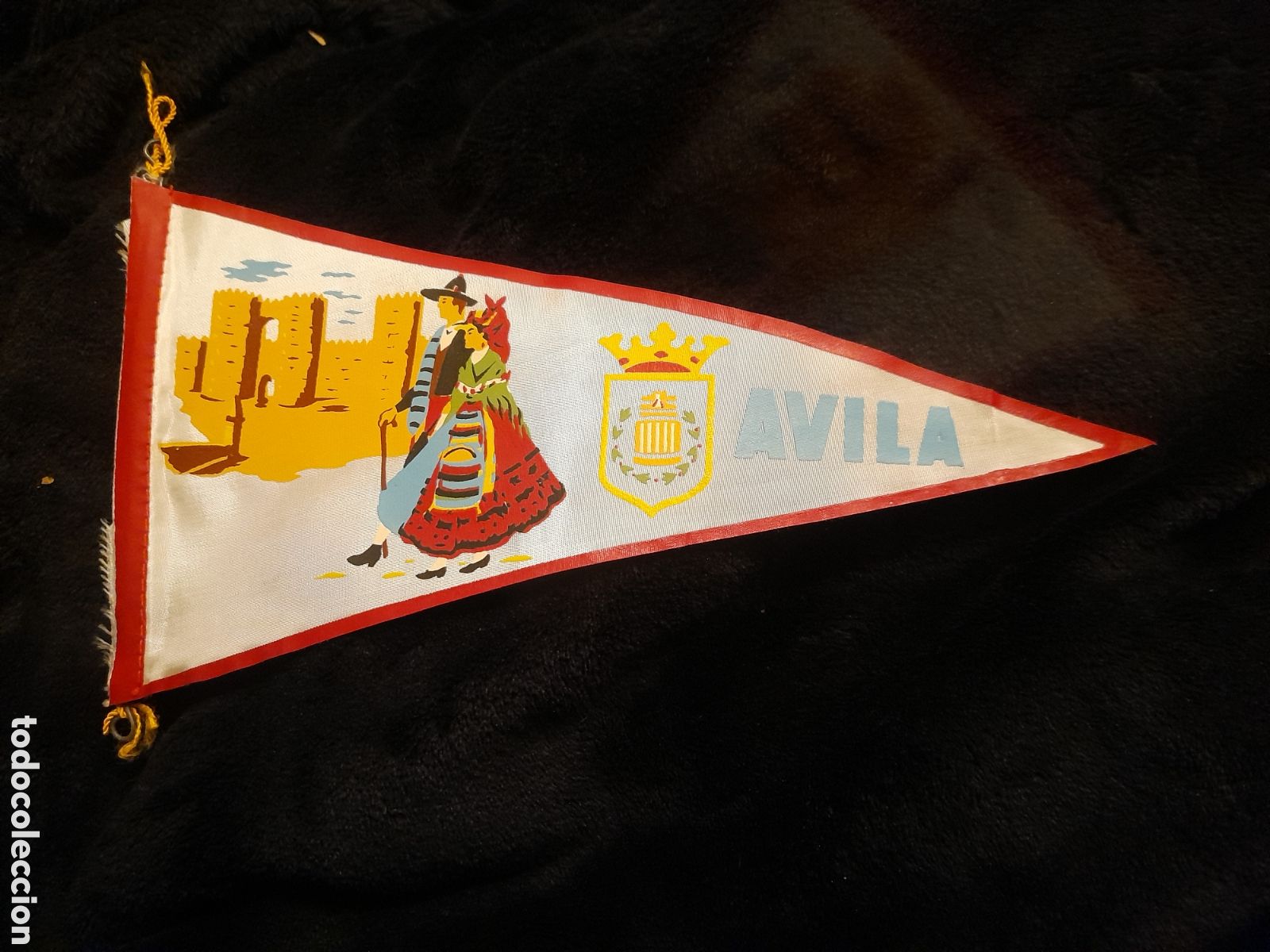 Bandierine di collezione: Antiguo banderin de &Aacute;vila, mide 26 cm de altura