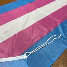 Banderines de colección: BANDERA TRANSEXUAL ORGULLO PRIDE LGBTIQ 90X150CM. Lote 401383754