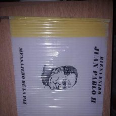Banderines de colección: BANDERA PLASTICA PAPA JUAN PABLO LL. Lote 401498739