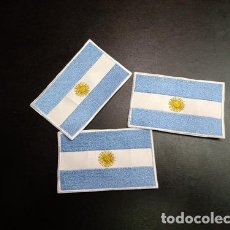 Banderines de colección: 3 BANDERA ARGENTINA BORDADA PARA COSER DE 5 X 3CM. Lote 401585544