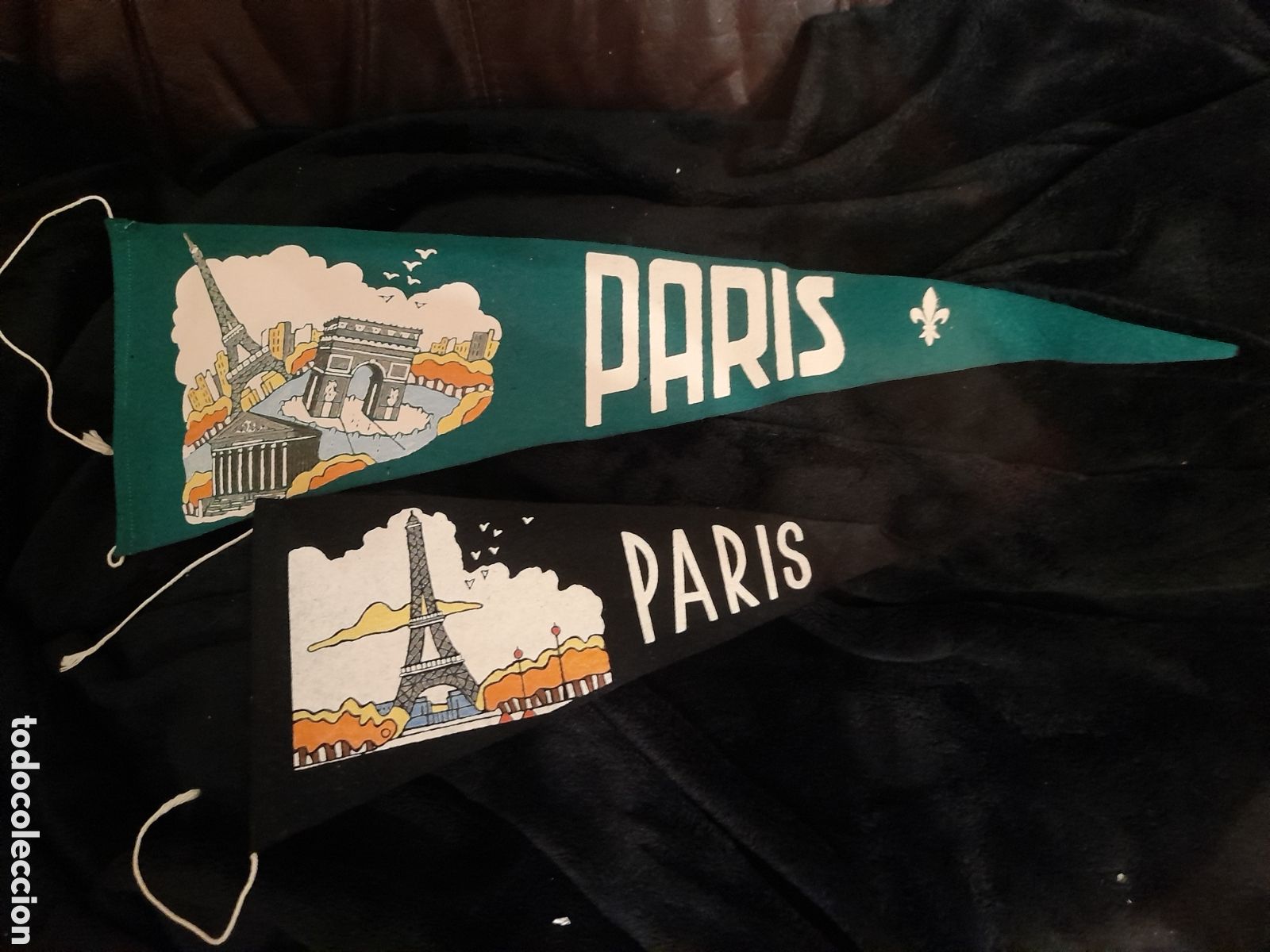Bandierine di collezione: Dos antiguos banderines de Par&iacute;s de 45 y 27 cm de altura de fieltro