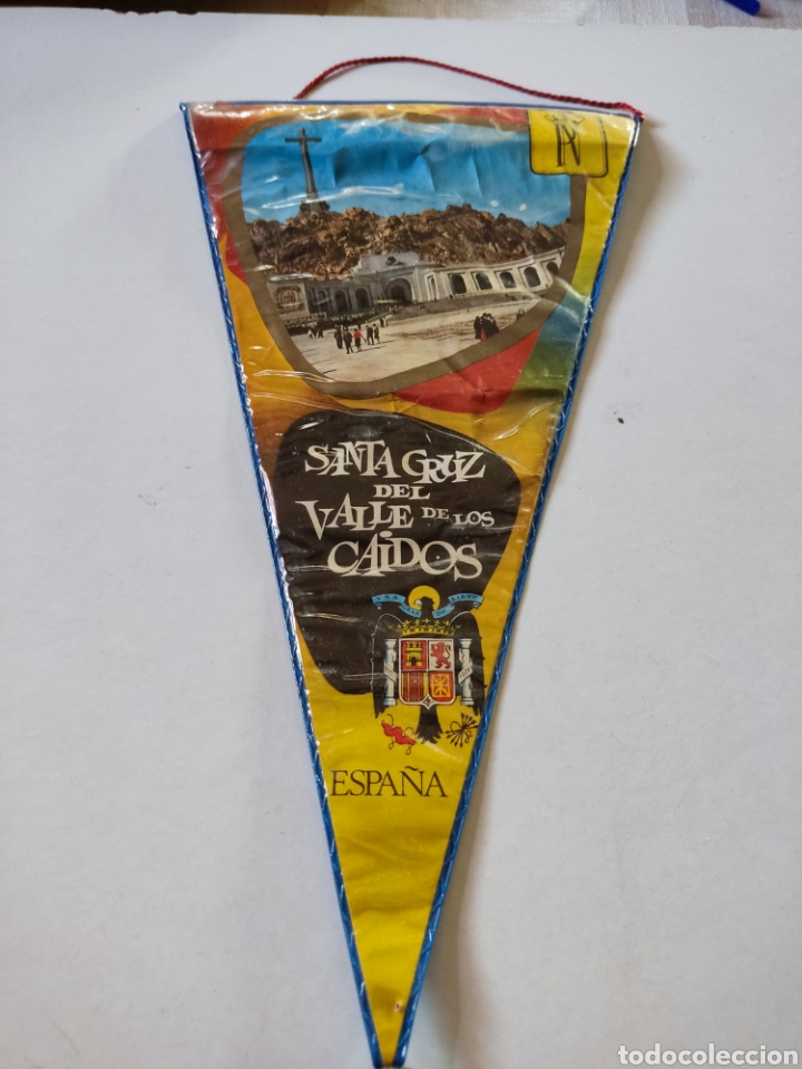 Fanions de collection: Bander&iacute;n Santa Cruz del valle de Los ca&iacute;dos