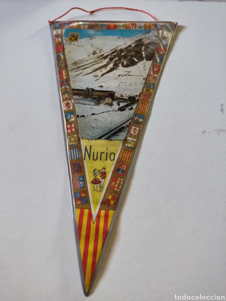 Sammlung von Wimpeln: Bander&iacute;n Nuria