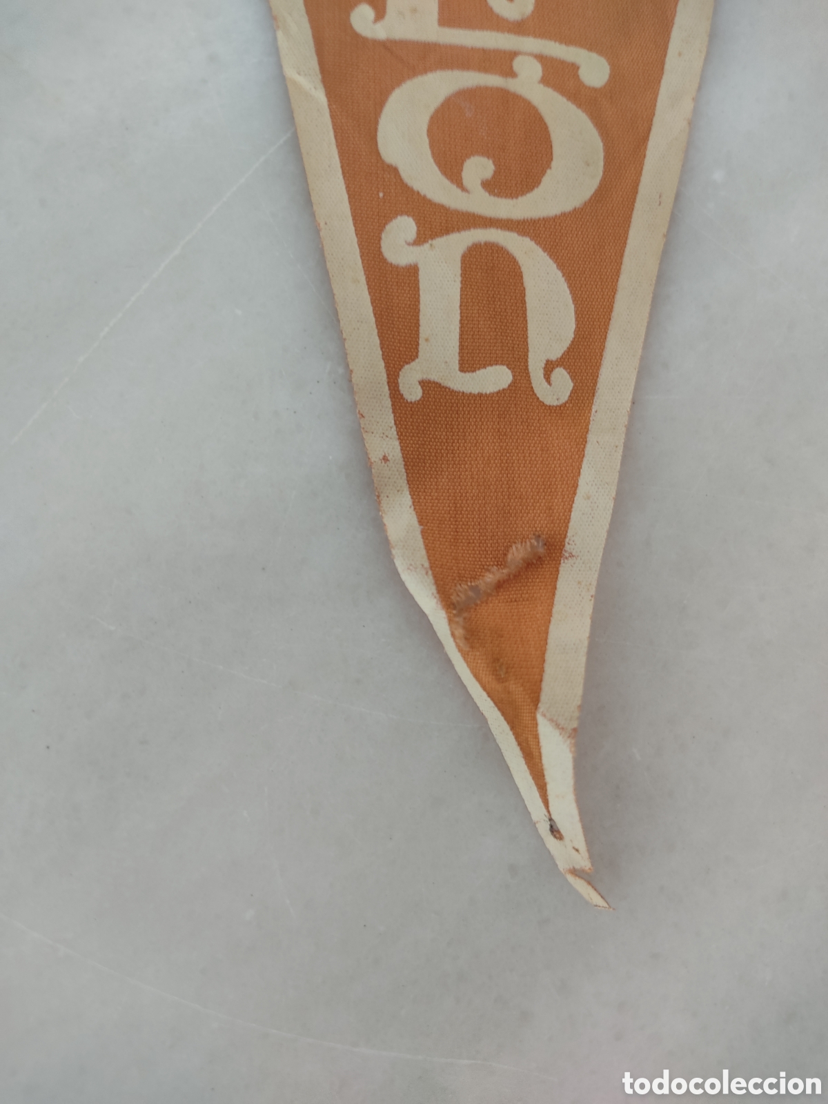 Banderines de colecci&oacute;n: antiguo banderin leon - Foto 2