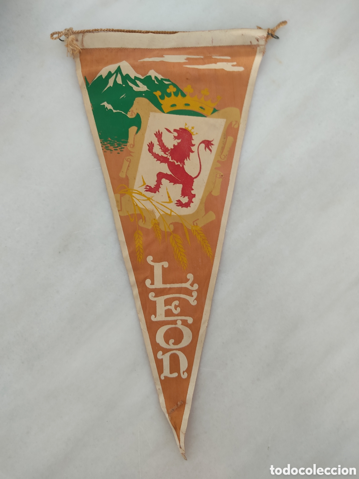 Banderines de colecci&oacute;n: antiguo banderin leon - Foto 1