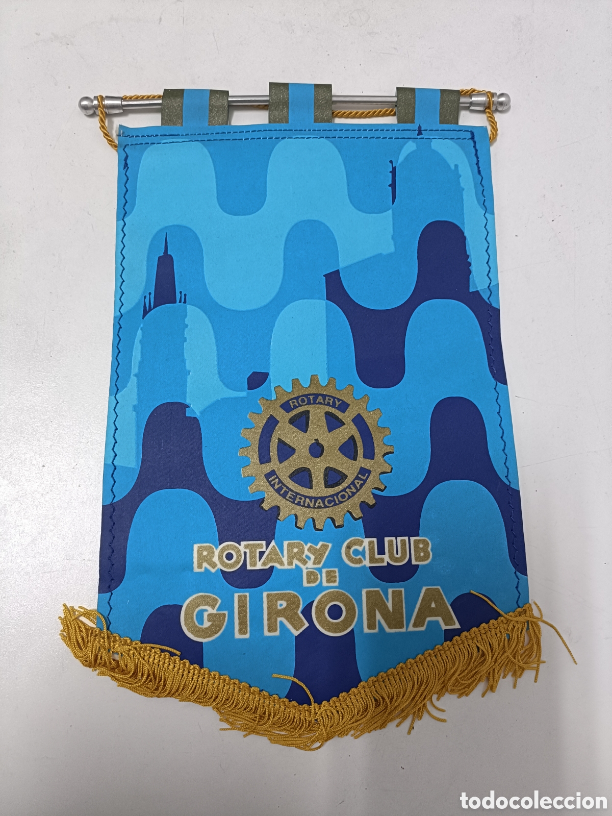 Sammlung von Wimpeln: Bander&iacute;n Rotary club Girona