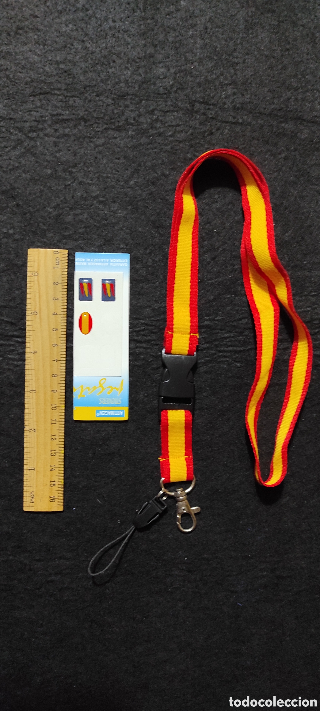 Banderines de colecci&oacute;n: Lote muy espa&ntilde;ol y mucho espa&ntilde;ol. Lanyard y pegatinas