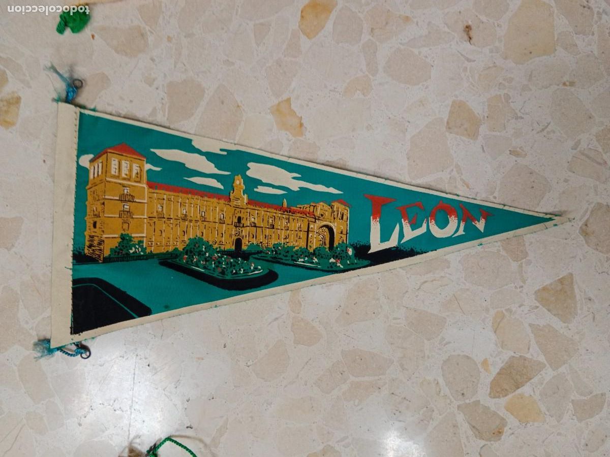 Banderines de colecci&oacute;n: BANDERIN A&Ntilde;OS 60 EN TELA - CAMINO DE SANTIAGO - LEON - SAN MARCOS