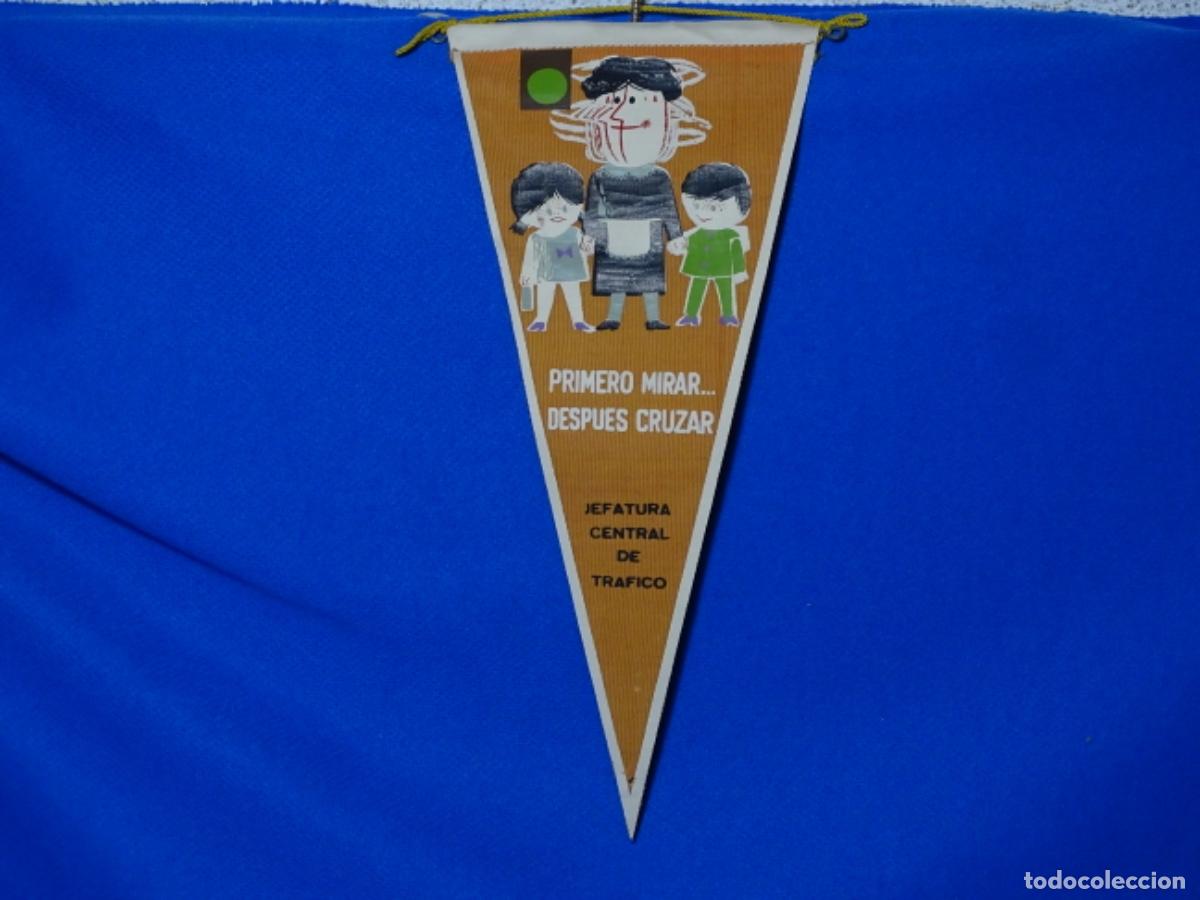 Fanions de collection: BANDER&Iacute;N JEFATURA TR&Aacute;FICO. PRIMERO MIRAR &hellip;DESPU&Eacute;S CRUZAR.