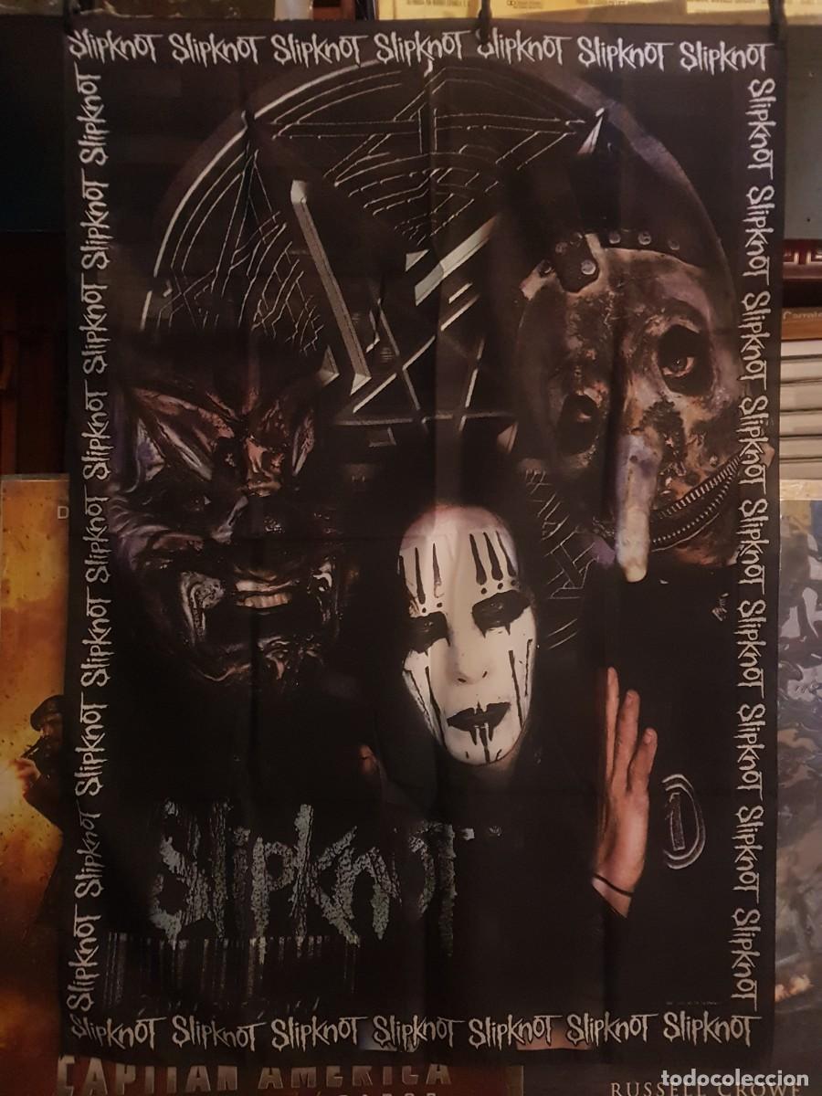 Fanions de collection: BANDERA SLIPKNOT /MASCARA BLANCA 97CMX140CM