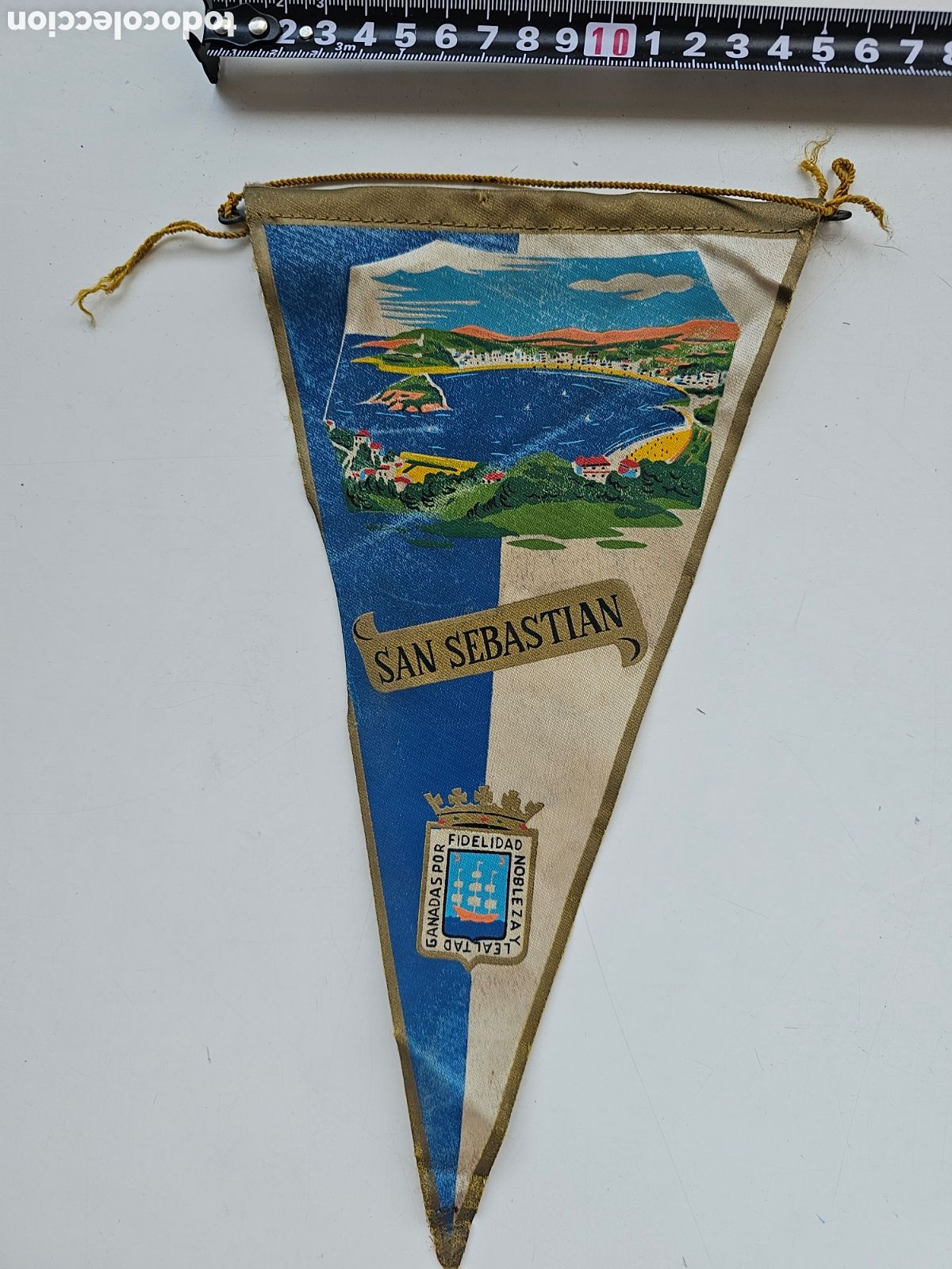 Sammlung von Wimpeln: Bander&iacute;n de San Sebasti&aacute;n, 1960s Ganadas por Fidelidad Nobleza y lealtad