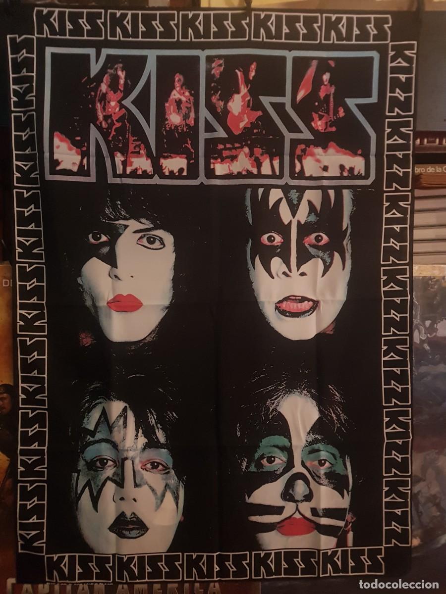 Galhardetes de cole&ccedil;&atilde;o: BANDERA KISS 98CMX140CM